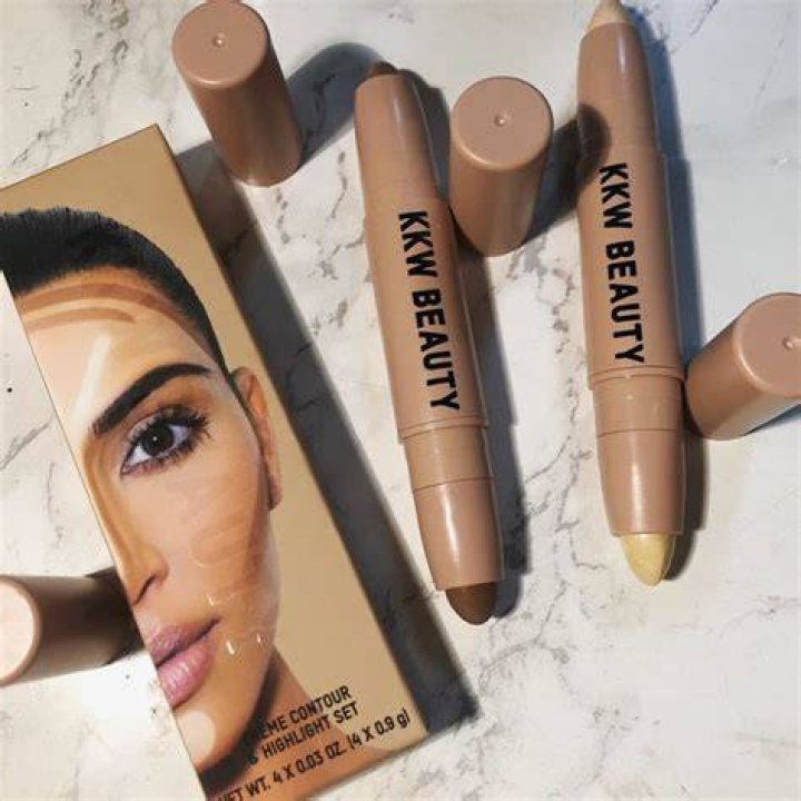 KKW Beauty Cr&egrave;me Contour & Highlight Kit Review Allure