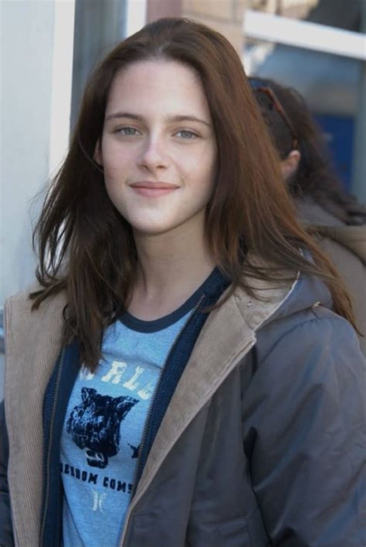 Kristen Stewart as Young Murph in Interstellar (2004)