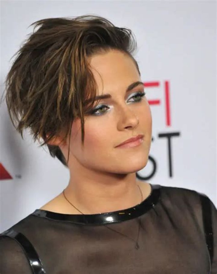 kristen stewart layered pixie cut