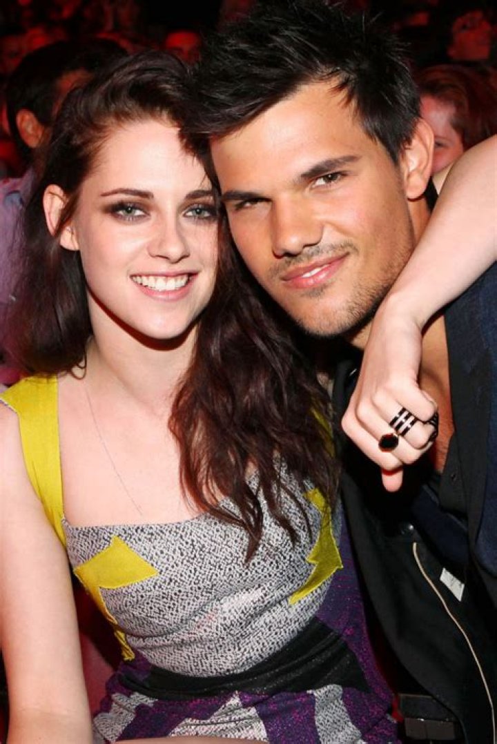 Kristen Stewart With Taylor Lautner in a suit
