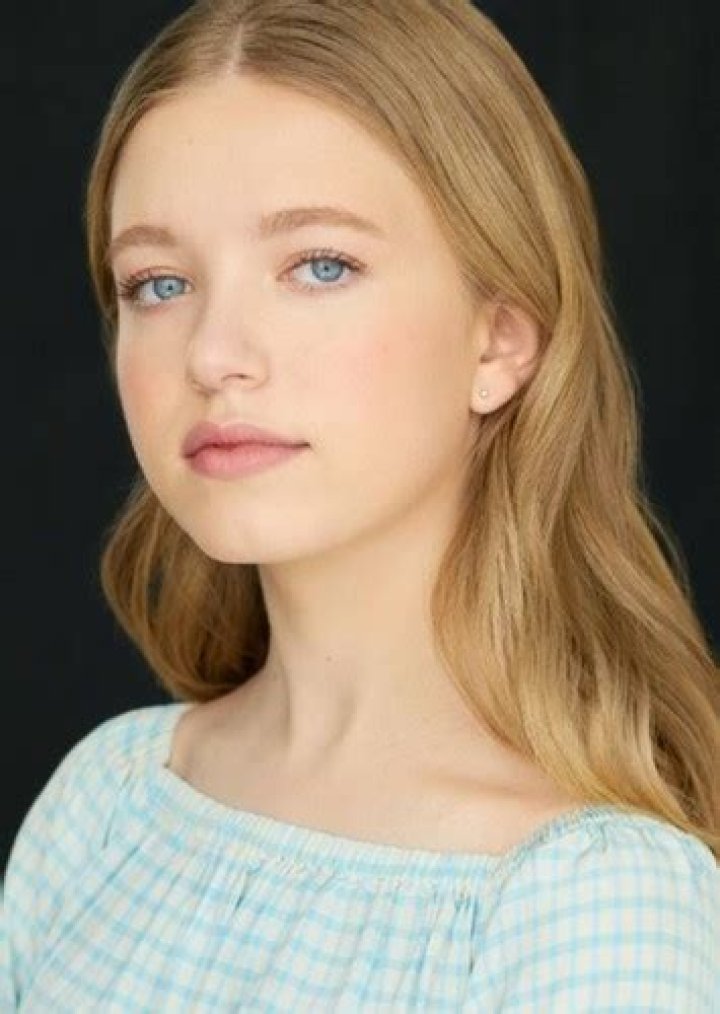 Kylie Rogers as Stacey McGill in Baby-Sitters Club