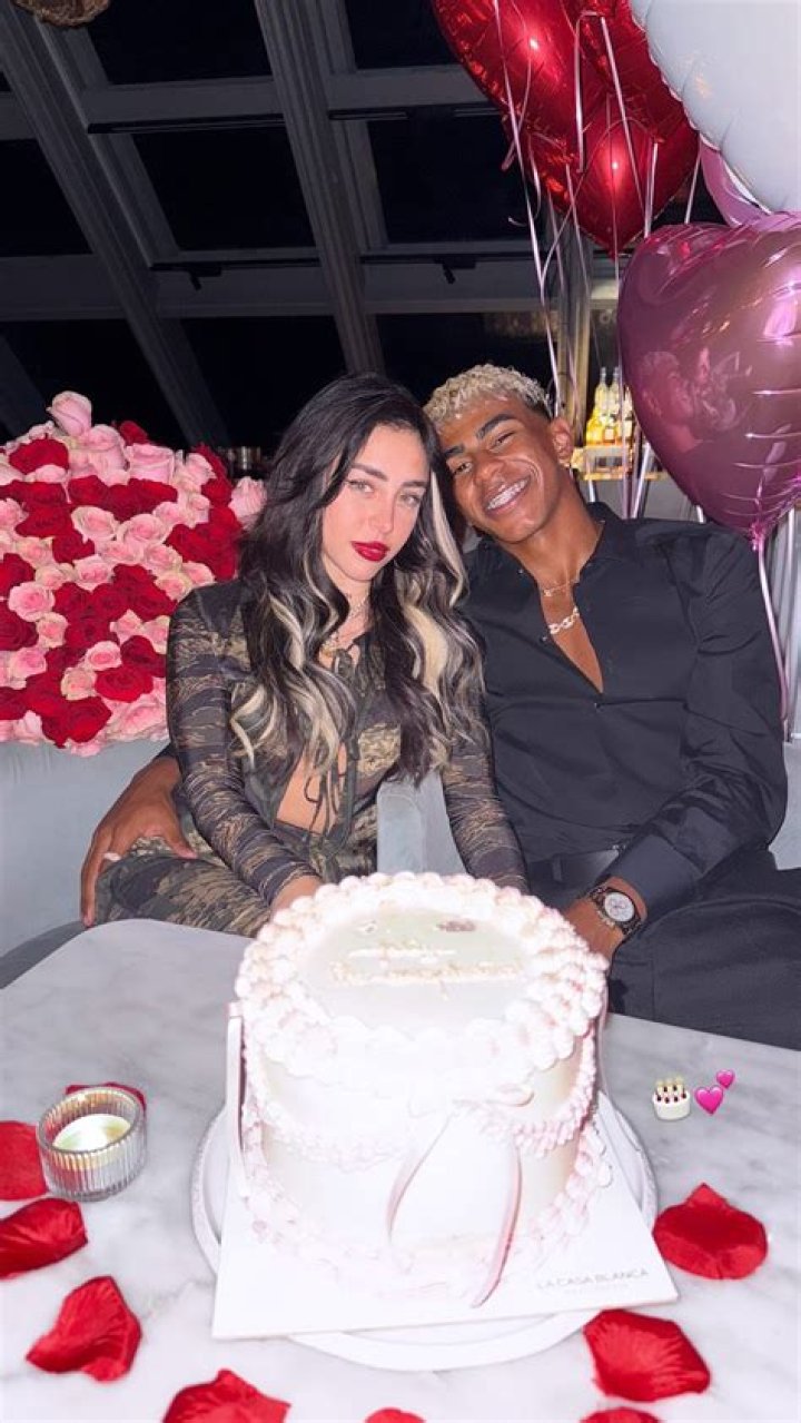 Lamine Yamal goes public with his girlfriend, with photos that cause a