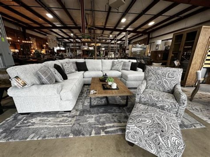 Last Chance Overstock 1042 US41, Schererville, IN 46375, USA
