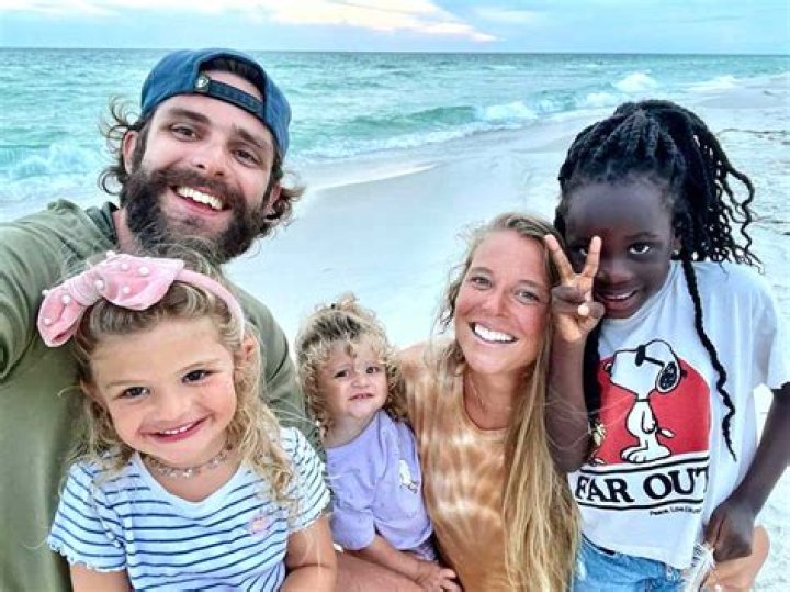 Lauren Akins Shares Family Beach Selfie with Ada James in Makeup