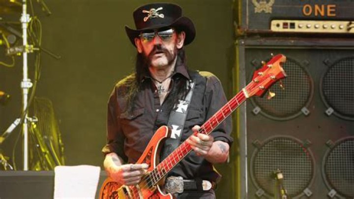 Lemmy playing Triple H's entrance live