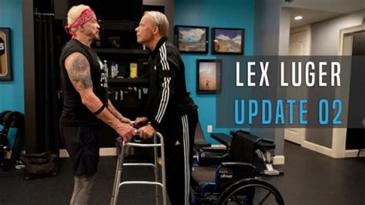 Lex Luger posing for the audience