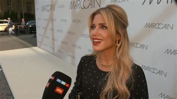 Lexi Luna Jej krivky prin&aacute;&scaron;aj&uacute; mužom bezsenn&eacute; noci