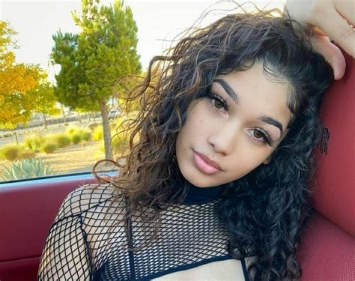 Lexi2Legit (Lexi Loves You) Instagram model, Bio, Wiki, Age, Info
