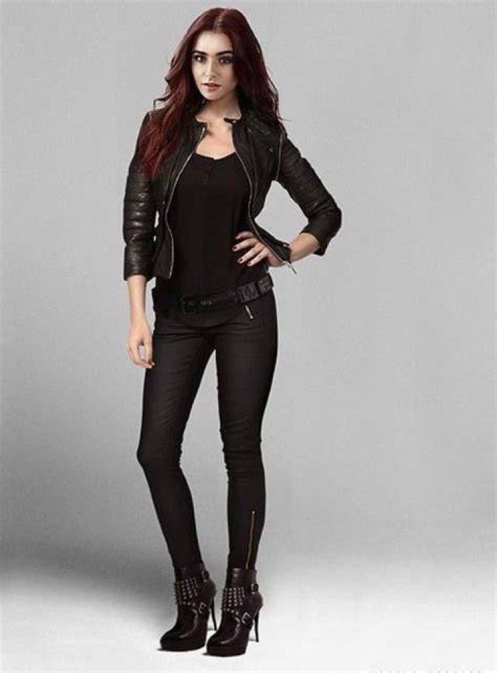 Lily Collins as Clary fray in Cast of Shadowhunters reboot