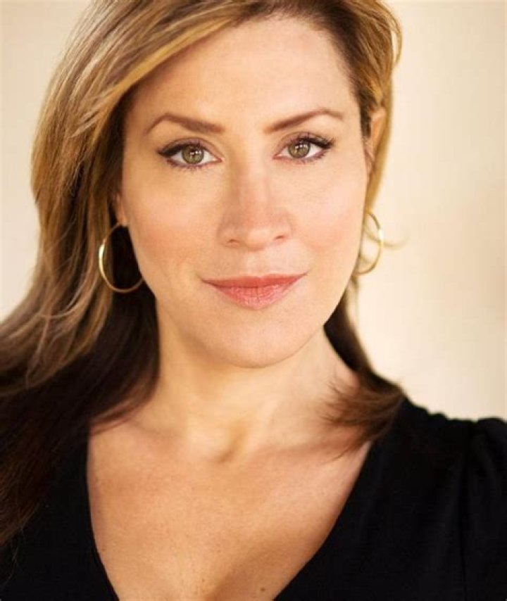 Lisa Ann Walter Biography Facts, Childhood, Family Life & Achievements