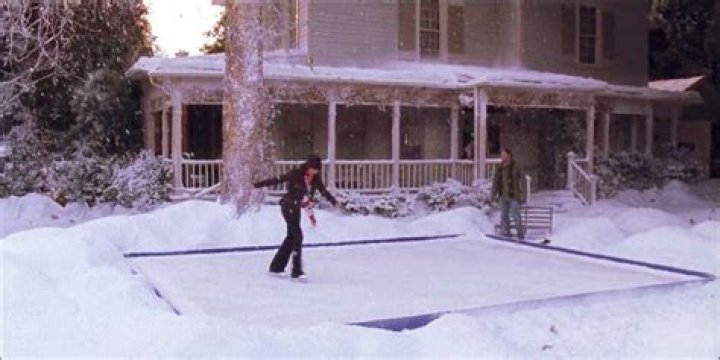 Lorelai skates on the ice rink Luke built her in Gilmore Girls episode Women of Questionable Morals