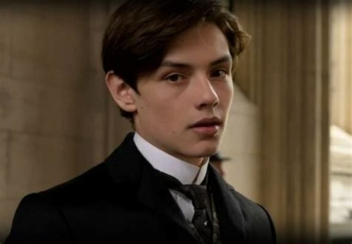 Louis Partridge as Charlie Spring in Heartstopper
