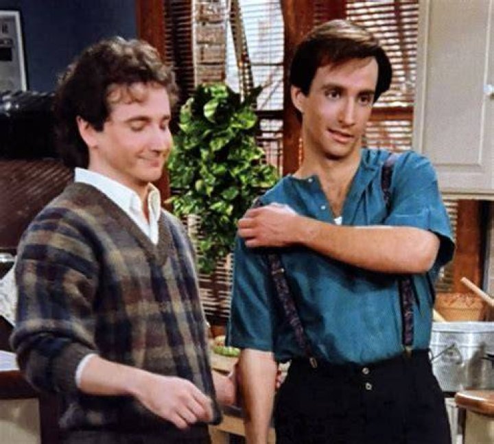 &lrm;Gayest Episode Ever Before Balki, Bronson Pinchot Played Gay on Sara