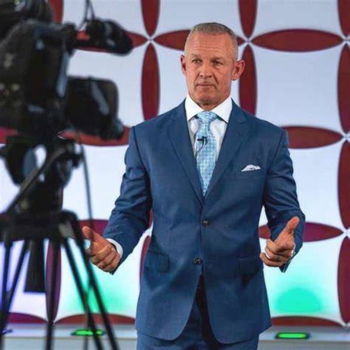 Merril DuAine Hoge Net Worth, Height, Age, Bio, Weight
