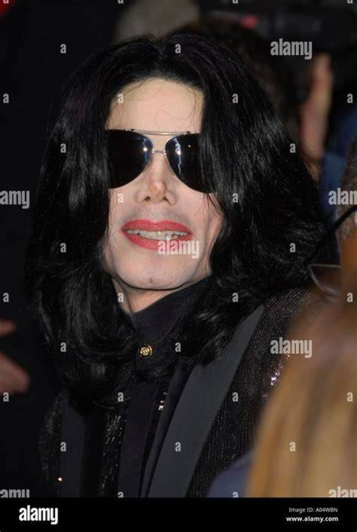 Michael Jackson arrives at the Santa Barbara County Courthouse for his child molestation trial in Santa Maria, 2005. Photo / AP