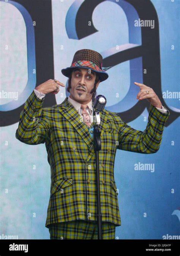 Mike Epps as Harry Wormwood in Matilda