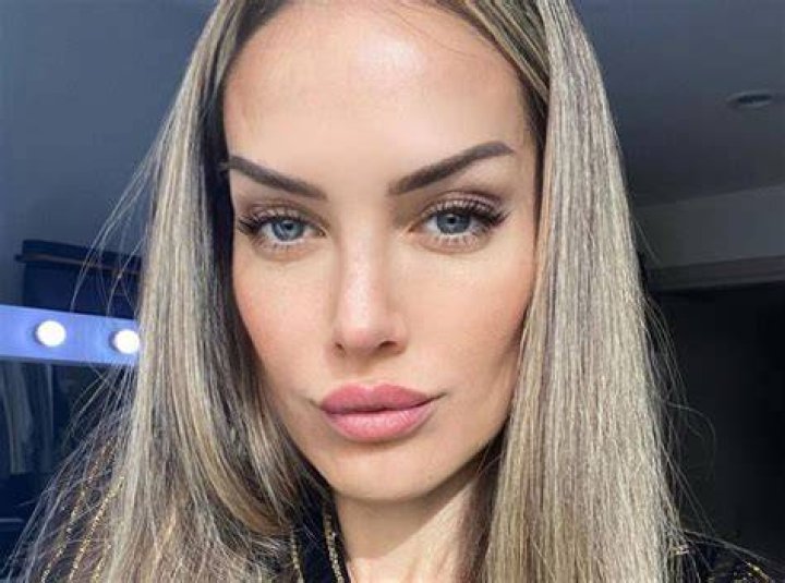 Model Mercedes Villador