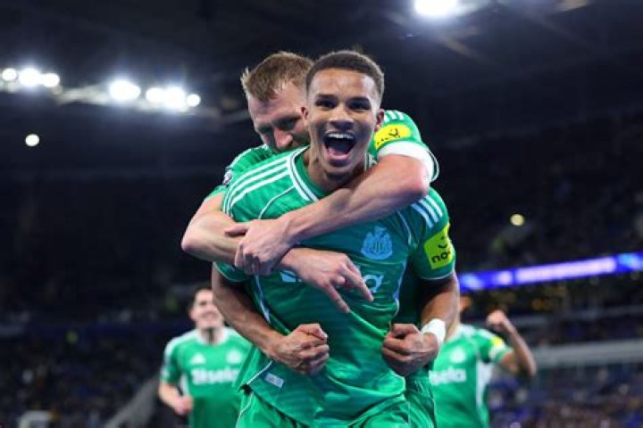 Murphy and Lewis after defeating Boddicker and his men in RoboCop