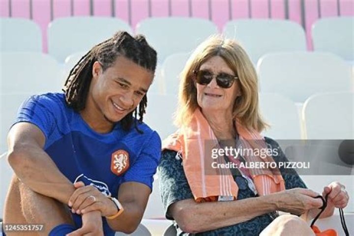 Nathan Ake Parents