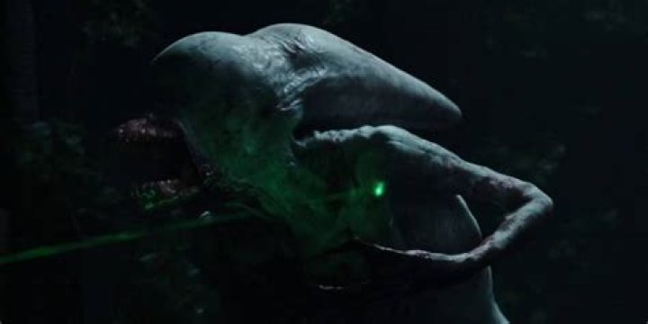 Neomorph extending its jaw in Alien: Covenant