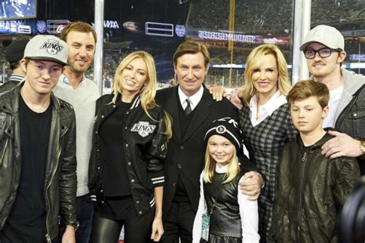 “Nothing Like a Paulina Gretzky Party”: Wayne Gretzky’s Daughter Rings in
Pre-Birthday Celebrations With Dustin Johnson and Siblings in the Most Royal Way