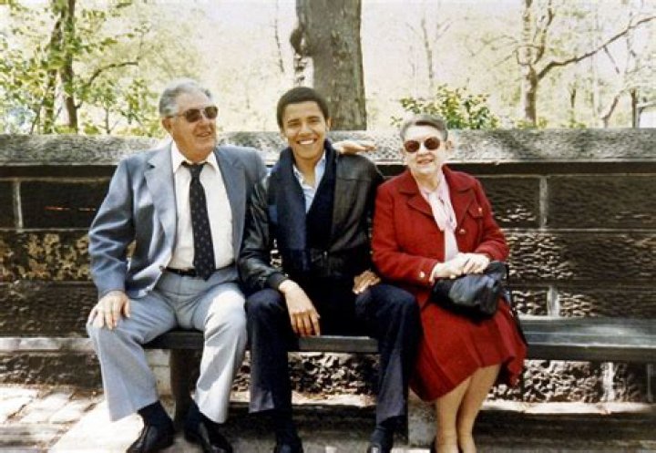 Obama&rsquo;s Young Mother Abroad The New York Times