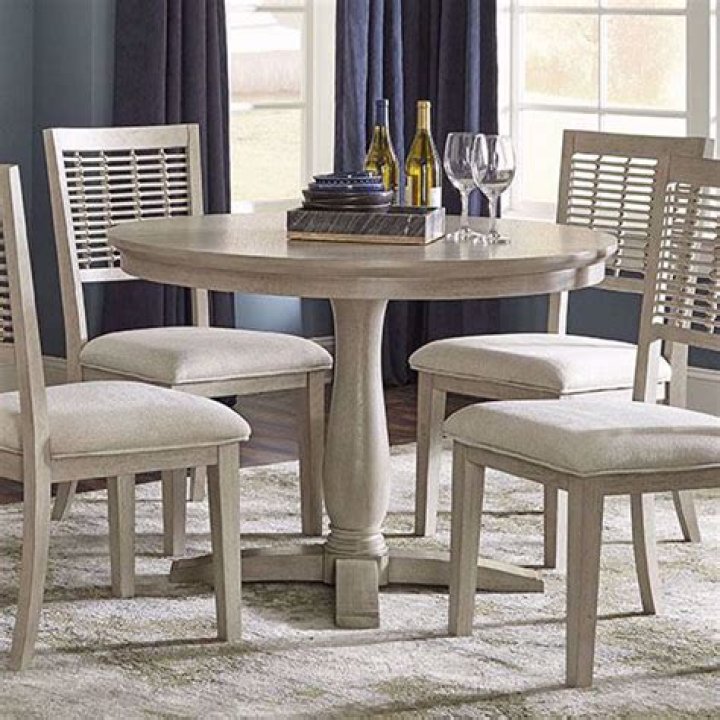 Ocala 5 Piece Round Dining Set by Hillsdale Furniture Babette's
