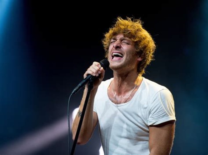 Paolo Nutini and his stunning model girlfriend make their first public
