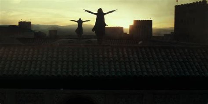 Parkour on the rooftops scene in the Assassin's Creed movie trailer