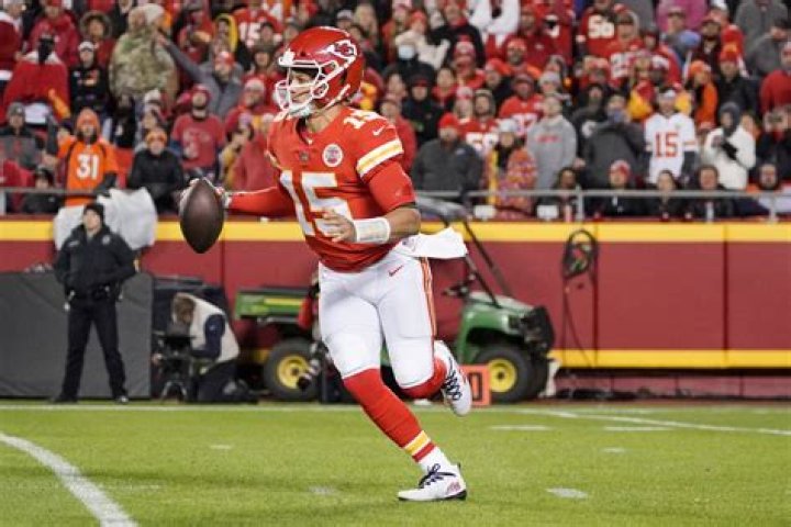 Patrick Mahomes Hilariously Reacts on Finishing Last in a 40 Yard Dash
Comparison Alongside Russell Wilson, Marcus Mariota and Desmond Ridder