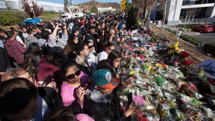 Paul Walker memorial draws thousands to crash site
