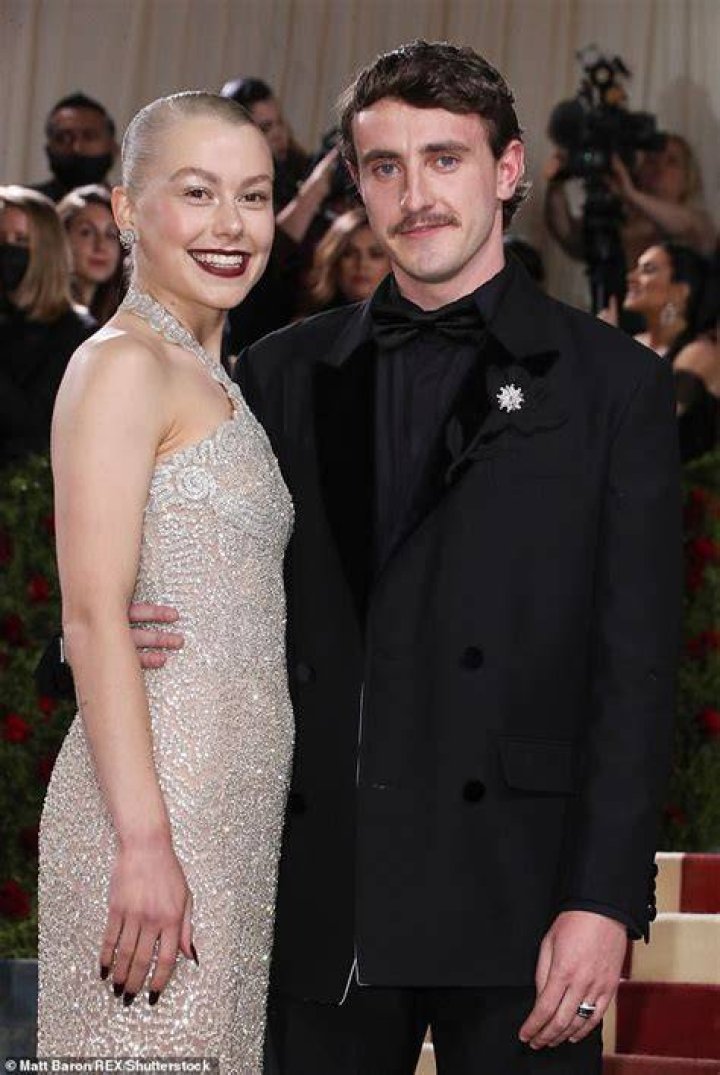 Phoebe Bridgers Dad, Announces The Death Of Her Father, Parents, Family