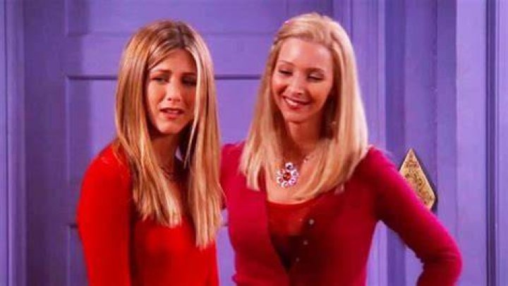 Phoebe Buffay and Rachel Green sitting on the orange couch in Central Perk