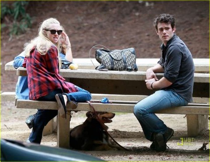 Photo amanda seyfried micah alberti 04 Photo 2490142 Just Jared