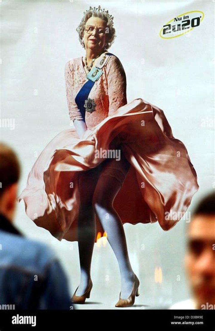 Queen Elizabeth posing 