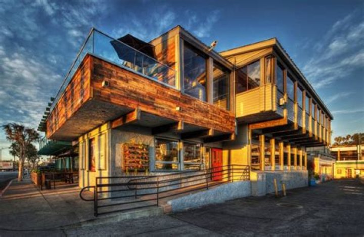 R10 Social House Visit King Harbor Redondo Beach