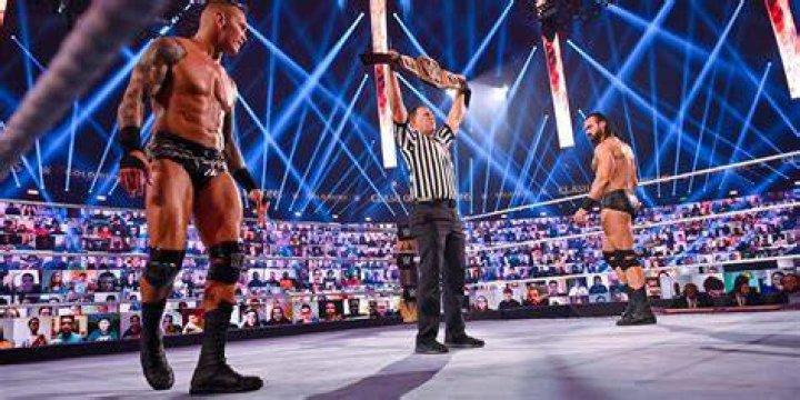 Randy Orton v Drew McIntyre Hell In A Cell 2020 Cropped