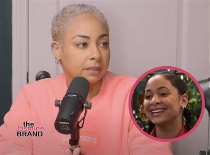 Raven speaks with Shaw in The 100 season 5