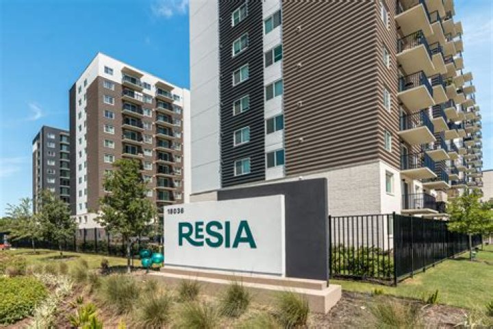 Resia Dallas West 1531 Duncanville Rd Dallas TX 75211 Apartment Finder