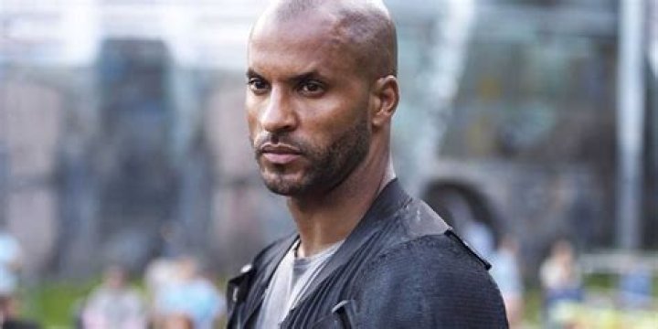 Ricky Whittle as Lincoln In The 100 Season 2 promotional photo shoot against a gray sky