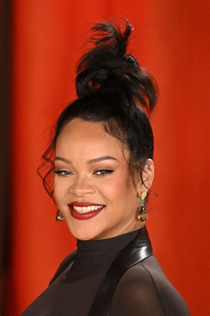 Rihanna Just Found The Maternity Equivalent Of Her 2014 CFDA Awards