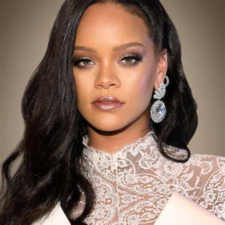 Rihanna La Chanteuse La Plus Riche Au Monde Page 1 &bull; Rouge Framboise