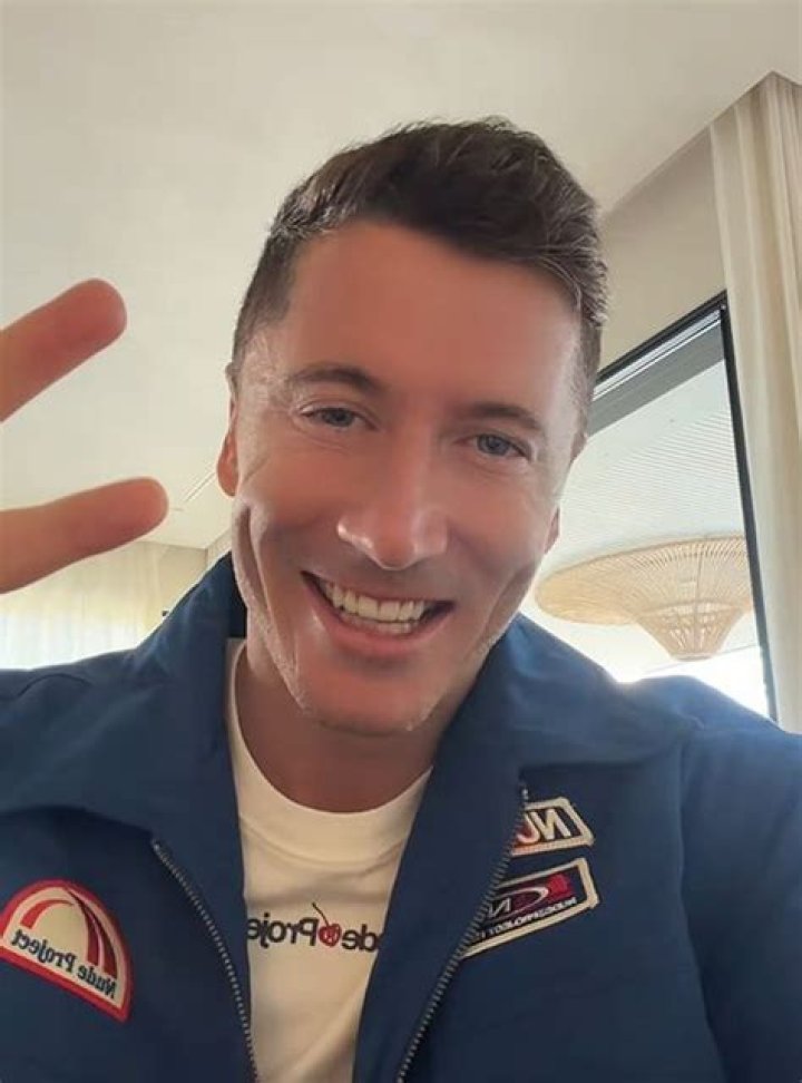 Robert Lewandowski (TikTok Fans&rsquo; Player of the Year) Globe Soccer Awards