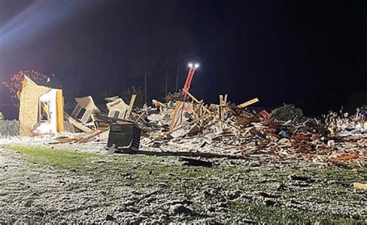  Robert M. Farley, father of Tennessee Titans cornerback Caleb Farley, died overnight in the explosion that destroyed the NFL player's North Carolina home. Photo / AP