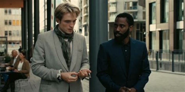 Robert Pattinson talking to John David Washington in Tenet.