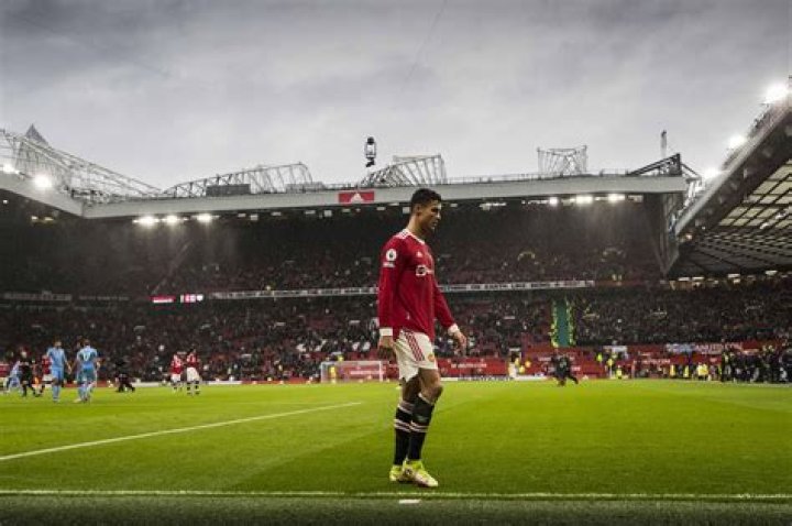 Ronaldo at Old Trafford by jameselkins on DeviantArt