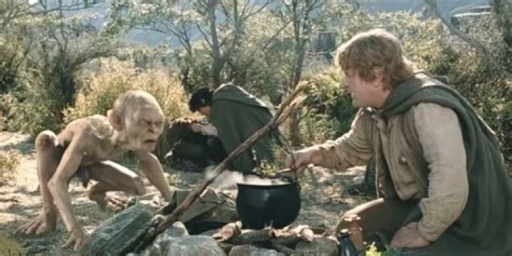 Sam, Frodo and Gollum cooking around the campfire in The Lord of the Rings