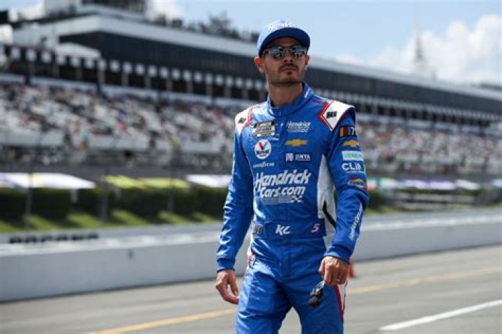 Sarcastic Kyle Larson Takes a Dig at Clint Bowyer’s Infamous Personality