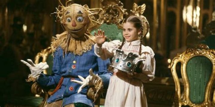 Scarecrow and Dorothy in Return to Oz
