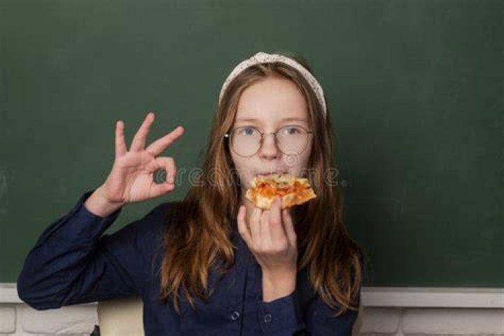 Schoolgirl gets ride from pizza delivery guy